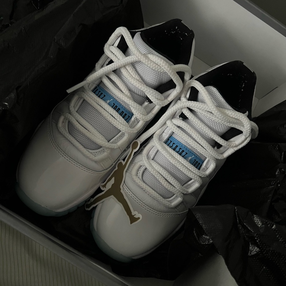 Jordan 11 Legend Blue